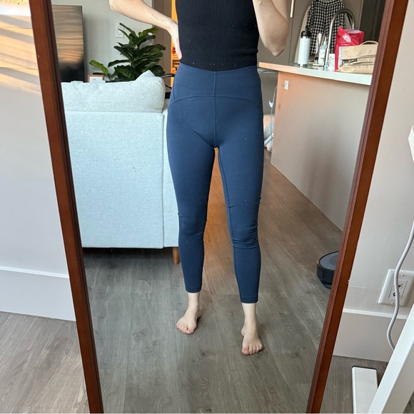 Lululemon navy leggings size 4 - Picture 3 of 4